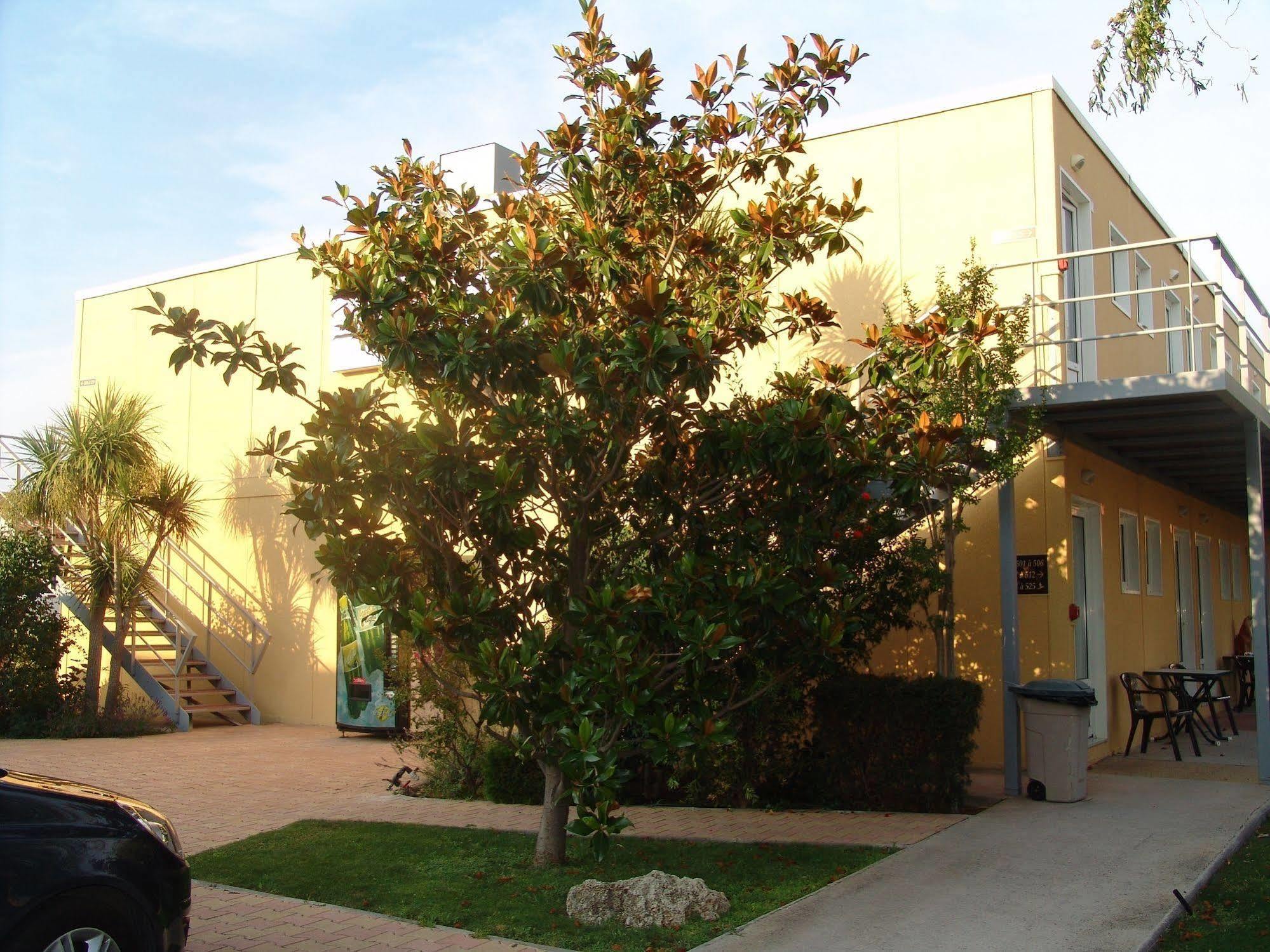 Top Motel Istres Exteriör bild