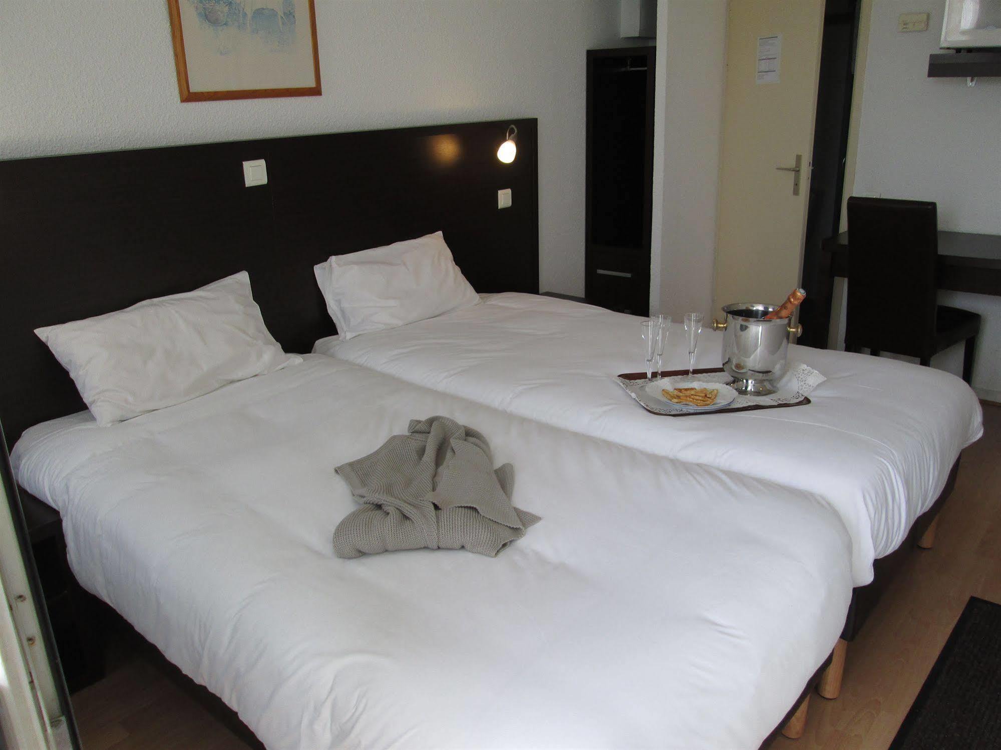 Top Motel Istres Exteriör bild